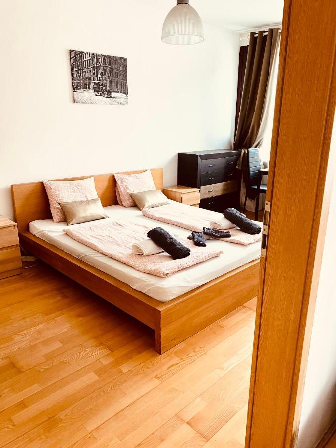 Remo'S Apartment By Gozsdu Budapest Esterno foto